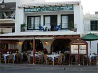 Fachada martima del Restaurante Es Port de Fornells - Menorca